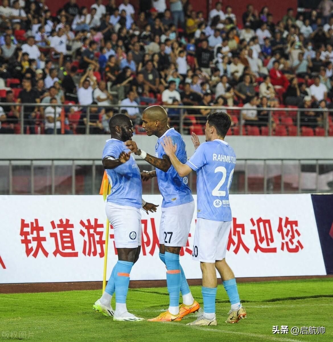 中国足球曾在2017年开始巧立名目收取多支俱乐部巨额的引援附加费